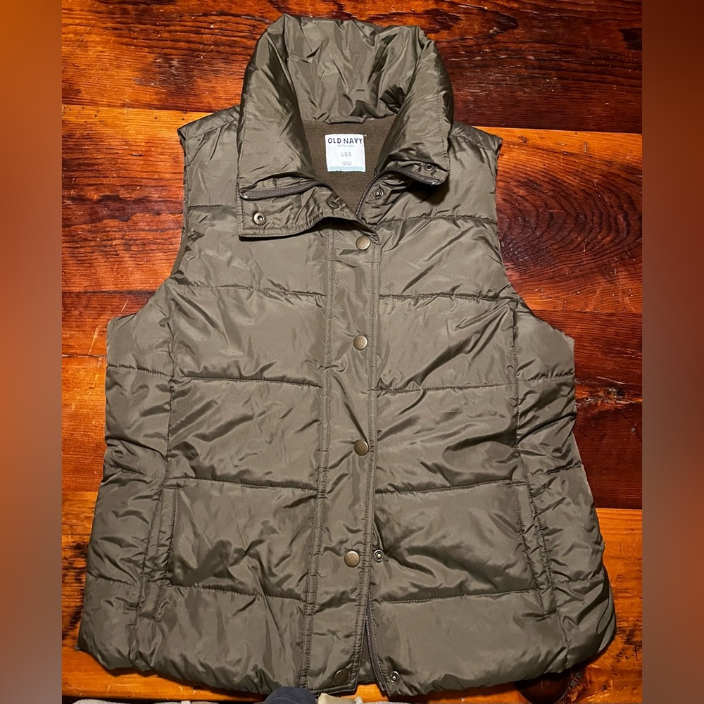 Old Navy fleece lined puffer vest olive green size large